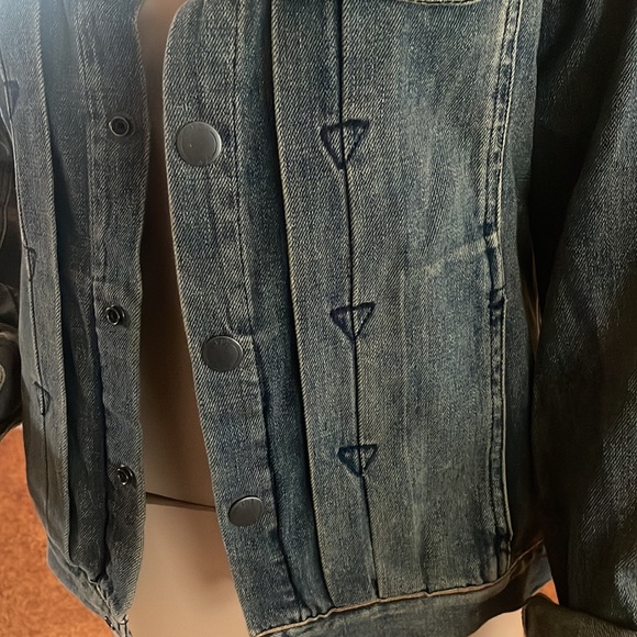 Womens Volcom jean jacket with lace patch on back size us size 10 - Picture 2 of 5
